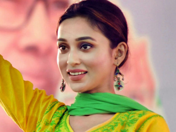 মিমি চক্রবর্তী মিমি চক্রবর্তী