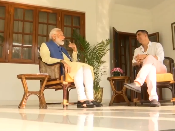 প্রধানমন্ত্রীর স্বীকারোক্তি, প্রশ্ন অক্ষয় কুমারের