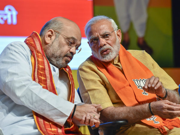 বিজেপির দুয়ারে দুয়ারে কর্মসূতি বিজেপির দুয়ারে দুয়ারে কর্মসূতি