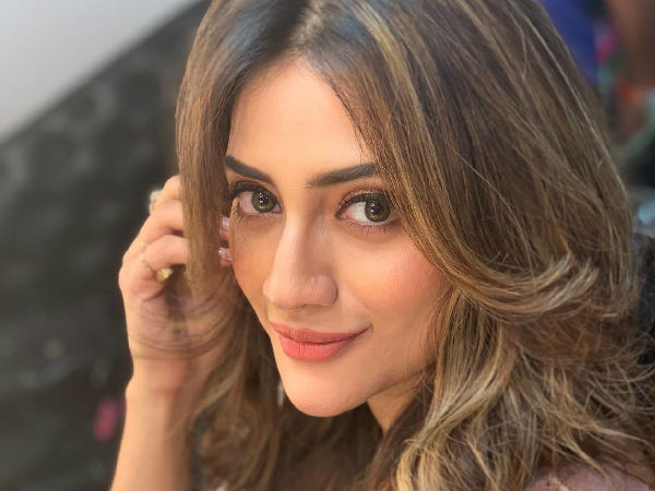 দেখতে সুন্দর কিন্তু বোঝেন না অনেক কিছুই দেখতে সুন্দর কিন্তু বোঝেন না অনেক কিছুই