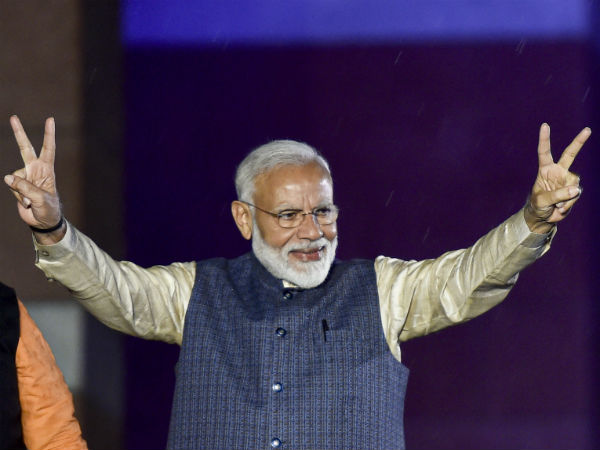 কৃষ্ণের সঙ্গে জনতার তুলনা কৃষ্ণের সঙ্গে জনতার তুলনা