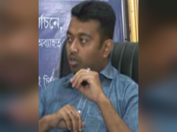 'বাবার কাছে হেরে গিয়েছে ছেলে' 'বাবার কাছে হেরে গিয়েছে ছেলে'