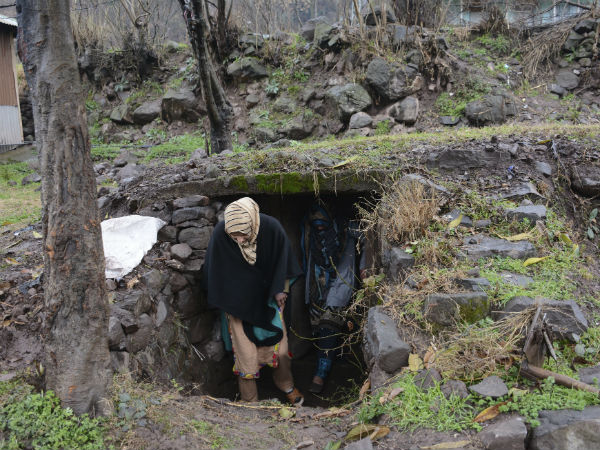 পাক সেনার নিয়ন্ত্রণে জঙ্গিরা পাক সেনার নিয়ন্ত্রণে জঙ্গিরা