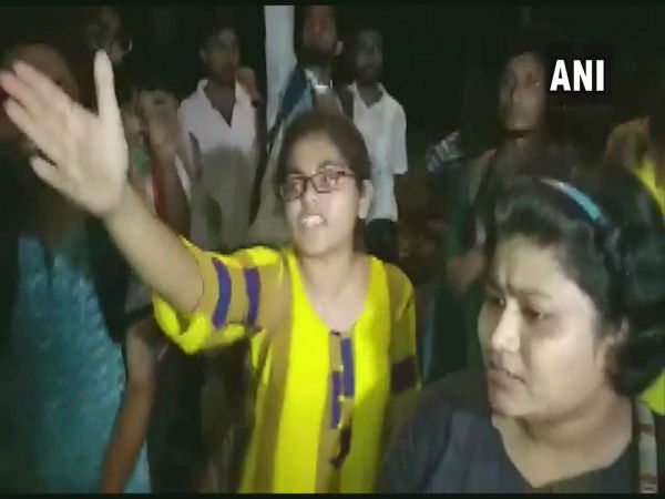 ছাত্রছাত্রীদের নিগ্রহের অভিযোগ