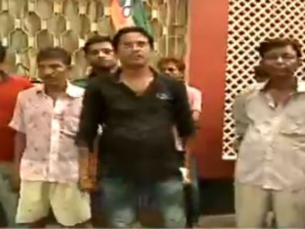 যুবকের পরিচয় পাওয়া যায়নি