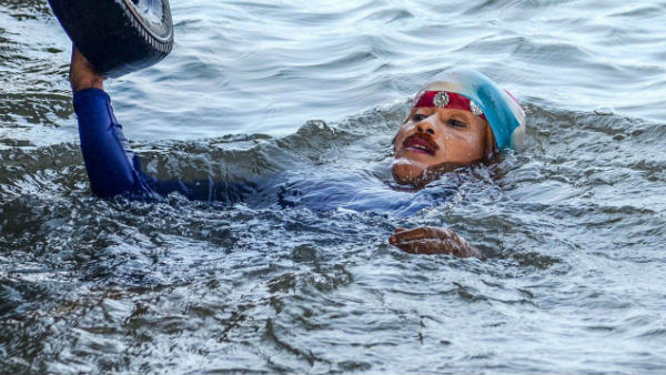 সঙ্গীদের ভূমিকায় প্রশ্ন