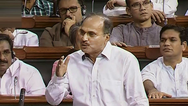 মোদীকে ‘লেখাচুরি’ খোঁচায় কড়া জবাব, রাষ্ট্রপতির অন্তঃসারশূন্য ভাষণকে কটাক্ষ অধীরের মোদীকে ‘লেখাচুরি’ খোঁচায় কড়া জবাব, রাষ্ট্রপতির অন্তঃসারশূন্য ভাষণকে কটাক্ষ অধীরের
