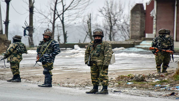 সতর্ক করল পাকিস্তান, জঙ্গি হামলার আশঙ্কায় উপত্যকায় জারি হল হাই অ্যালার্ট সতর্ক করল পাকিস্তান, জঙ্গি হামলার আশঙ্কায় উপত্যকায় জারি হল হাই অ্যালার্ট