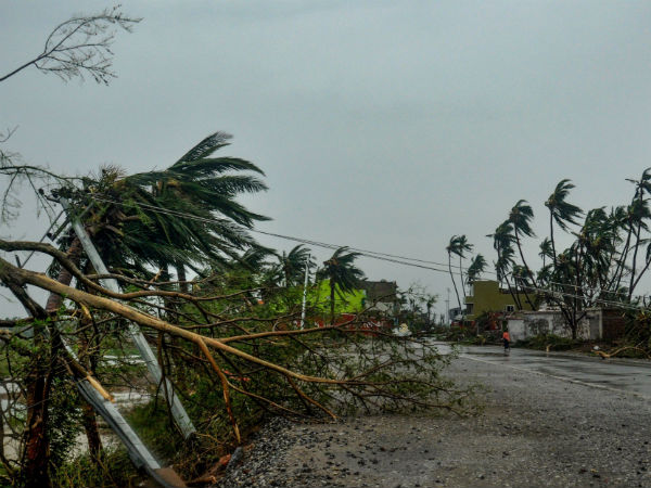 উপকূলবর্তী এলাকা থেকে উদ্ধার ৩ লাখ মানুষ উপকূলবর্তী এলাকা থেকে উদ্ধার ৩ লাখ মানুষ
