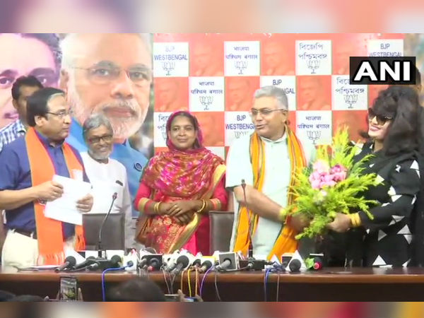 অঞ্জু ঘোষ আসলে কে? 