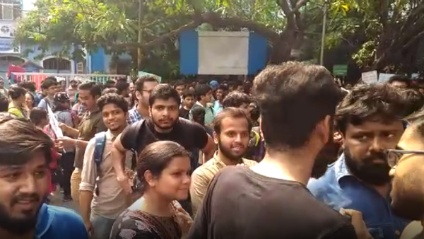বেলাগাম মন্তব্যে পরিস্থিতি আরও অগ্নিগর্ভ হয়েছে বেলাগাম মন্তব্যে পরিস্থিতি আরও অগ্নিগর্ভ হয়েছে