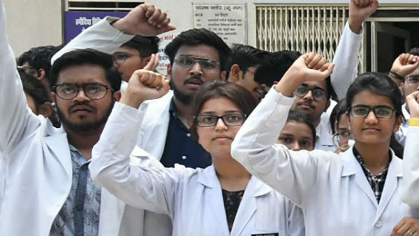 'বন্ধ ঘরে নয়, ক্যামেরার সামনে হোক বৈঠক' 'বন্ধ ঘরে নয়, ক্যামেরার সামনে হোক বৈঠক'