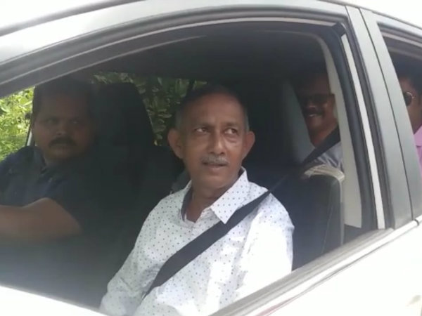 জমি অধিগ্রহণ ইস্যুতে তৃণমূলের মন্ত্রীকে গো-ব্যাক স্লোগান কৃষকদের