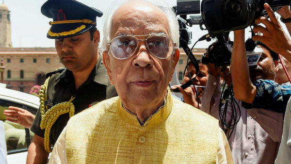 কাজে ফেরার আবেদন রাজ্যপালের, দাবিতে অনড় জুনিয়র ডাক্তাররা কাজে ফেরার আবেদন রাজ্যপালের, দাবিতে অনড় জুনিয়র ডাক্তাররা