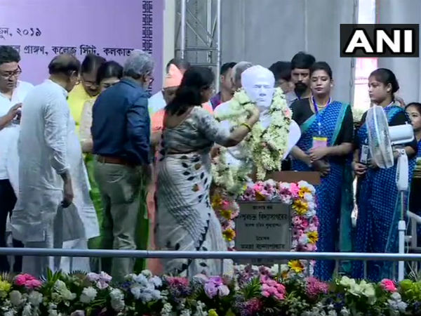 মূর্তি উন্মোচনের পর পদযাত্রা মূর্তি উন্মোচনের পর পদযাত্রা