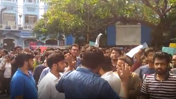 প্রতিবাদে উত্তাল এনআরএস প্রতিবাদে উত্তাল এনআরএস