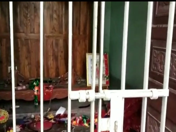 ২০০ বছরের প্রাচীন মন্দিরের তালা ভেঙে ৫ লাখ টাকার চুরি ২০০ বছরের প্রাচীন মন্দিরের তালা ভেঙে ৫ লাখ টাকার চুরি