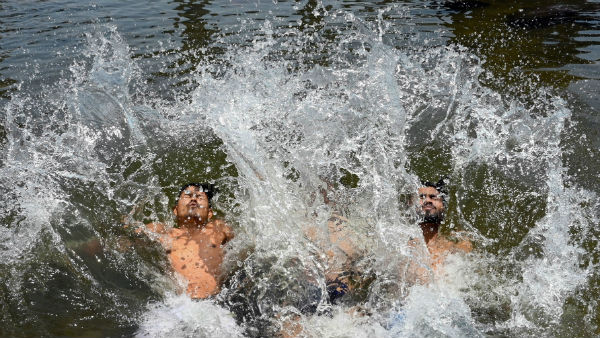 শহর কলকাতাকে ভোগাচ্ছে তাপমাত্রা নাকি আর্দ্রতা! শহর কলকাতাকে ভোগাচ্ছে তাপমাত্রা নাকি আর্দ্রতা!