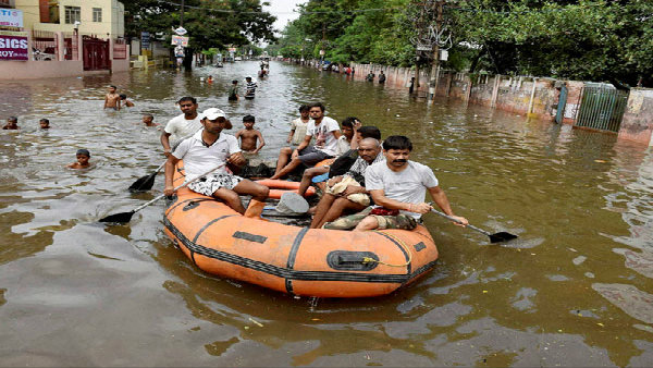 রাজ্যই চালাচ্ছে ত্রাণকার্য