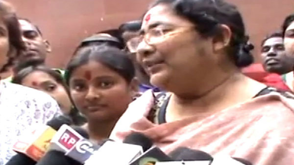 'দোলা সেনকে ভোট বিজেপির'