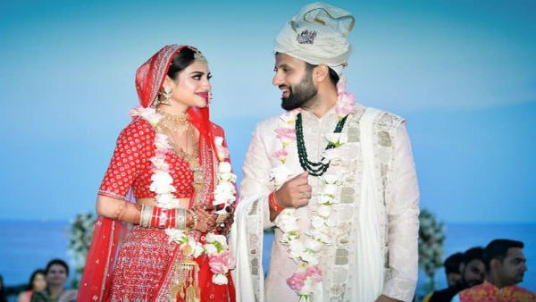 বিয়ের পর প্রথমবার বরের জন্য রান্না করলেন নুসরত, কী বললেন নিখিল? বিয়ের পর প্রথমবার বরের জন্য রান্না করলেন নুসরত, কী বললেন নিখিল?