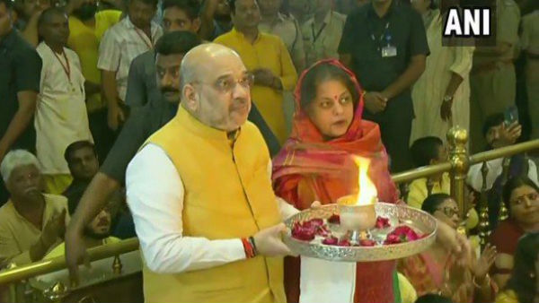 আহমেদাবাদে রথের রশিতে টান দিলেন কেন্দ্রীয় স্বরাষ্ট্রমন্ত্রী অমিত শাহ আহমেদাবাদে রথের রশিতে টান দিলেন কেন্দ্রীয় স্বরাষ্ট্রমন্ত্রী অমিত শাহ