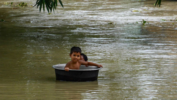 জলের তলায় বহু এলাকা জলের তলায় বহু এলাকা