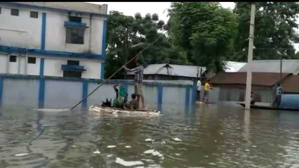 টানা বর্ষণে বিপর্যস্ত কোচবিহারের বিস্তীর্ণ এলাকা টানা বর্ষণে বিপর্যস্ত কোচবিহারের বিস্তীর্ণ এলাকা