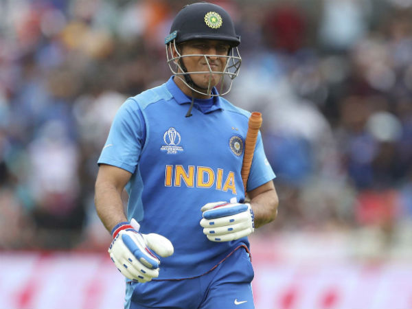 ধোনি আউট, হৃদরোগে প্রাণ হারালেন এক ক্রিকেটভক্ত ধোনি আউট, হৃদরোগে প্রাণ হারালেন এক ক্রিকেটভক্ত