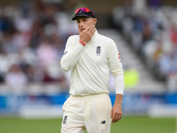 ব্যাটে ইংল্যান্ড