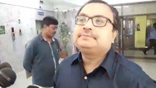 সারদা মামলায় ফের হাজিরা কুনালের, মিঠুন, মুকুলকে নিয়ে কী বললেন তিনি সারদা মামলায় ফের হাজিরা কুনালের, মিঠুন, মুকুলকে নিয়ে কী বললেন তিনি