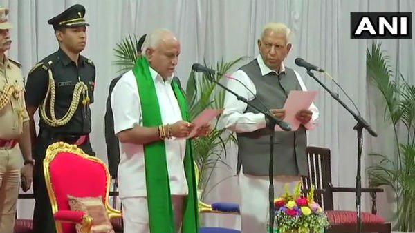 কর্ণাটকের ২৫তম মুখ্যমন্ত্রী হিসাবে শপথ ইয়েদুরাপ্পার কর্ণাটকের ২৫তম মুখ্যমন্ত্রী হিসাবে শপথ ইয়েদুরাপ্পার