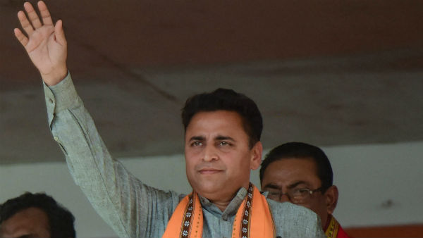 নাইডুর বিরুদ্ধে দুর্নীতির অভিযোগ নাইডুর বিরুদ্ধে দুর্নীতির অভিযোগ