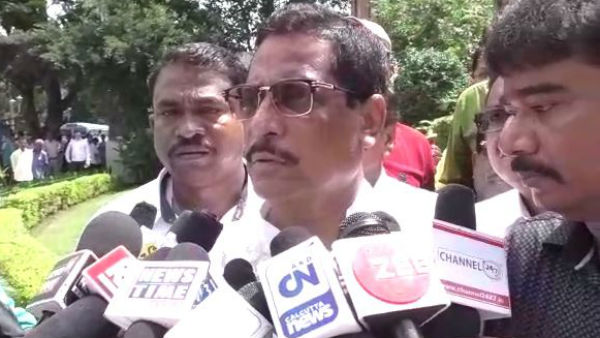 তাপস চট্টোপাধ্যায় তাপস চট্টোপাধ্যায়