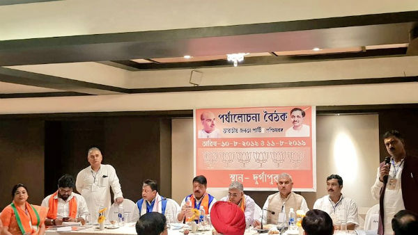  সংবাদ মাধ্যমের সামনে একমাত্র দিলীপ ঘোষই