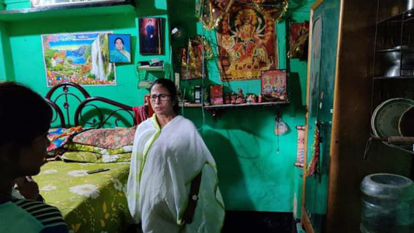 হাওড়ায় বস্তিতে ঘুরে এলাকাবাসীর সঙ্গে জনসংযোগ খোদ মুখ্যমন্ত্রীর