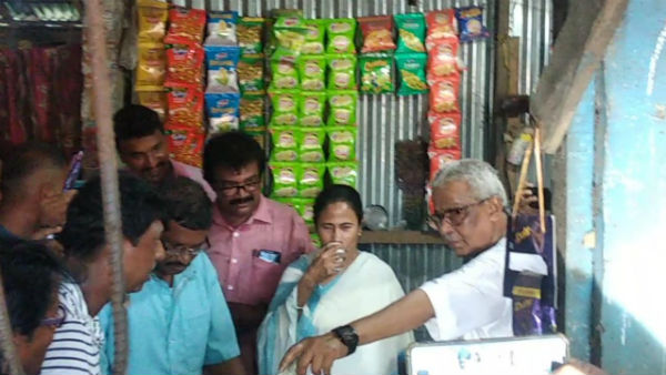 চা করে খাওয়ালেন মুখ্যমন্ত্রী চা করে খাওয়ালেন মুখ্যমন্ত্রী