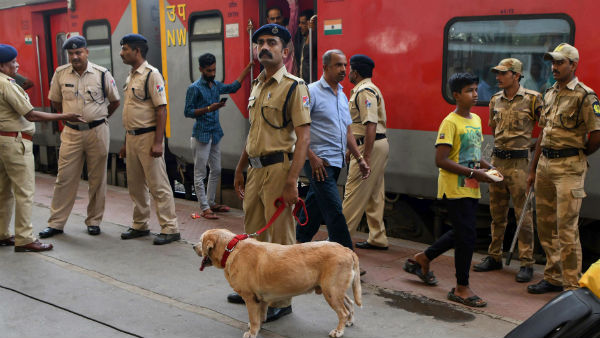 সর্বত্র সতর্কতা 