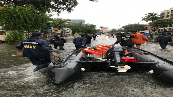 উদ্ধারে নৌসেনা উদ্ধারে নৌসেনা