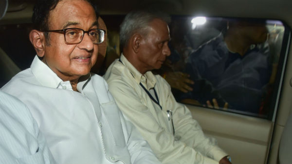 আদালতে পেশ চিদাম্বরম, জামিনের আবেদন জানালেন আইনজীবীরা আদালতে পেশ চিদাম্বরম, জামিনের আবেদন জানালেন আইনজীবীরা