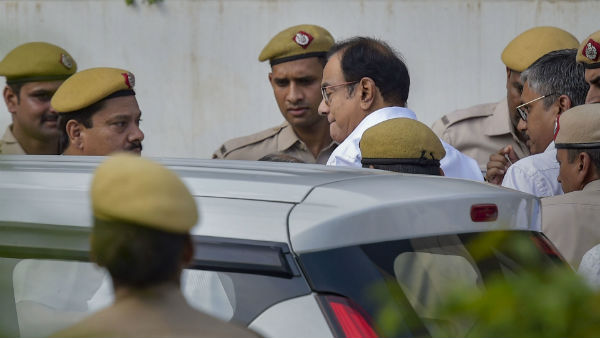 পদের অপব্যবহারের অভিযোগ পদের অপব্যবহারের অভিযোগ