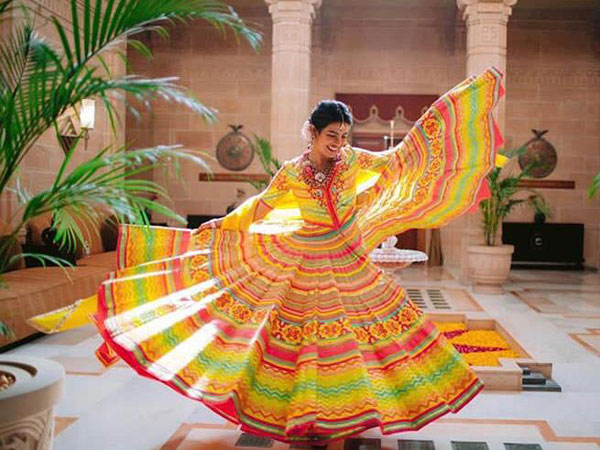 প্রিয়ঙ্কা টুইটে কী জানিয়েছেন! প্রিয়ঙ্কা টুইটে কী জানিয়েছেন!