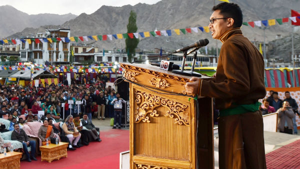রাজনীতির অভিযোগ কংগ্রেসের বিরুদ্ধে রাজনীতির অভিযোগ কংগ্রেসের বিরুদ্ধে