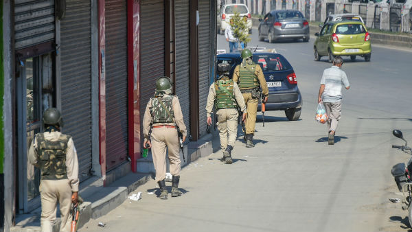 কাশ্মীরের কোনও আলাদা পতাকা থাকবে না! 