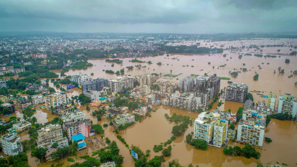 সমস্ত নদী বিপদ সীমার ওপরে বইছে সমস্ত নদী বিপদ সীমার ওপরে বইছে