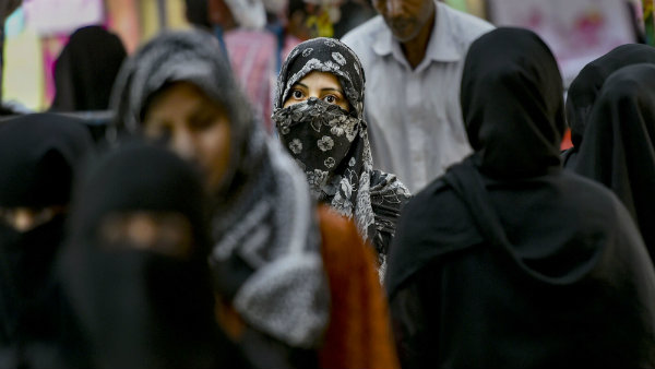 হোয়াটসঅ্যাপে তিন তালাক স্ত্রীকে, আইন পাসের পর প্রথম ঘটনা হোয়াটসঅ্যাপে তিন তালাক স্ত্রীকে, আইন পাসের পর প্রথম ঘটনা