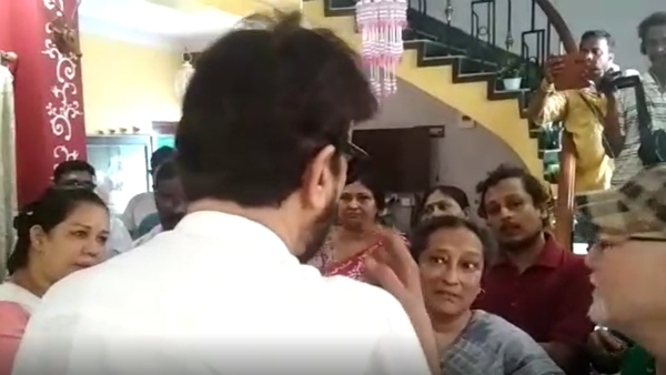 এখন সময় নয় কথা শোনার!