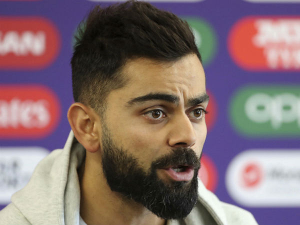 ফুটবল নিয়ে কোহলি ফুটবল নিয়ে কোহলি