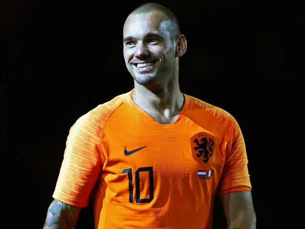ফুটবল থেকে অবসর নিলেন ডাচ লেজেন্ড ওয়েসলি স্নেইডার ফুটবল থেকে অবসর নিলেন ডাচ লেজেন্ড ওয়েসলি স্নেইডার