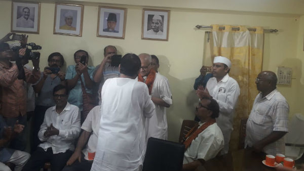 একসঙ্গে লড়ার সময় হয়েছে এবার একসঙ্গে লড়ার সময় হয়েছে এবার